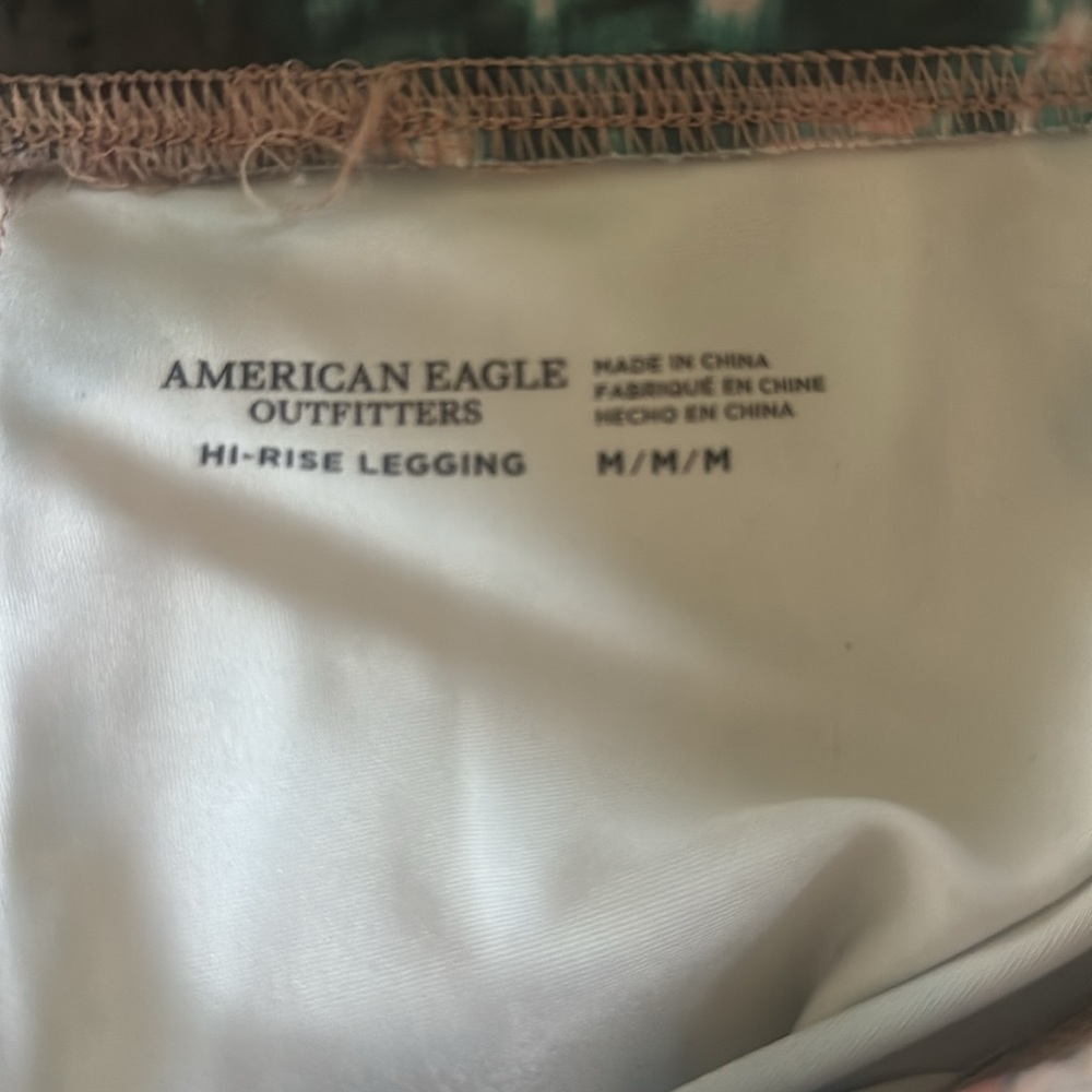 AMERICAN EAGLE HI-RISEFloral Print and Design Stretchy Leggings Size Medium - Picture 2 of 5